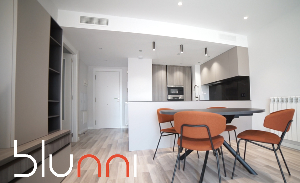 COCINA CON PENINSULA Y MESA